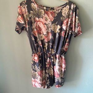 Floral Romper. Size M